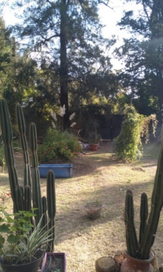 Lote con mejoras en Parque Leloir