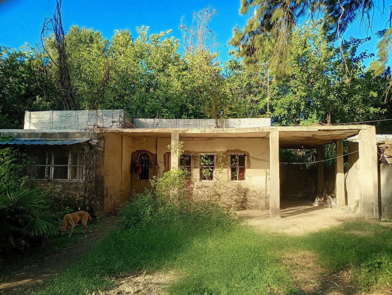 Lote con mejoras en Parque Leloir